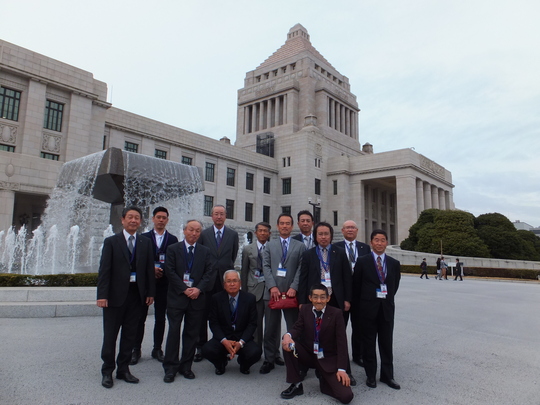 国会議事堂前集合写真.JPG